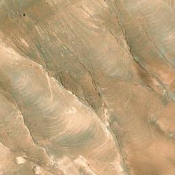 Satellite imagery of Shumays Umm Balāţah, SY