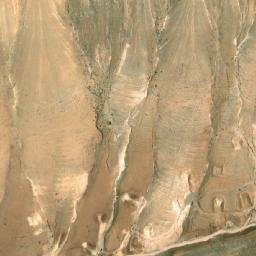 Satellite imagery of Shumays Umm Balāţah, SY