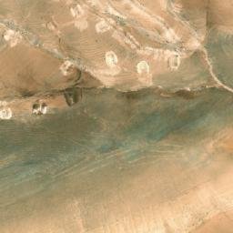 Satellite imagery of Shumays Umm Balāţah, SY