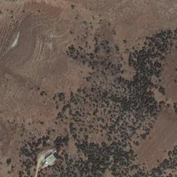 Satellite imagery of Chmîs Bou Zeïyâne, LB