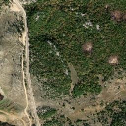 Satellite imagery of Iqâb el Laouzé, LB