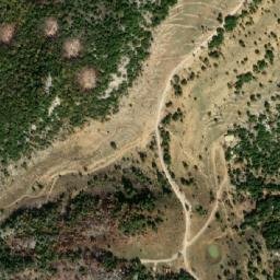 Satellite imagery of Iqâb el Laouzé, LB