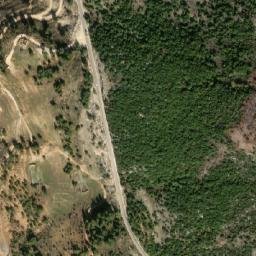 Satellite imagery of Iqâb el Laouzé, LB