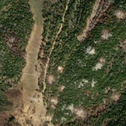 Satellite imagery of Iqâb el Laouzé, LB