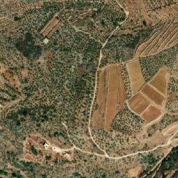 Satellite imagery of Ouaaret Daou el Qamar, LB