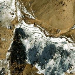 Satellite imagery of Ghūnḏī-ye Garm Āwak, AF
