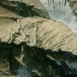 Satellite imagery of Lāṅlā Ghurbuk Lek, NP