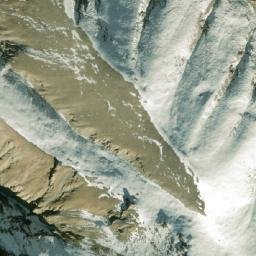 Satellite imagery of Lāṅlā Ghurbuk Lek, NP