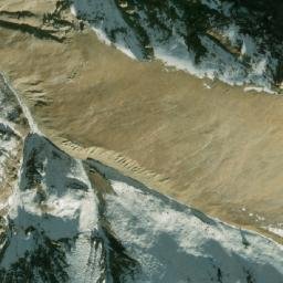 Satellite imagery of Lāṅlā Ghurbuk Lek, NP