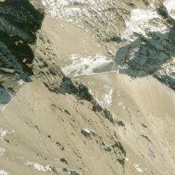 Satellite imagery of Ītiṅ Lā, NP