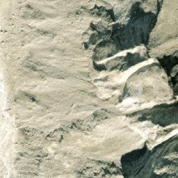 Satellite imagery of Chāṅmār Lek, NP
