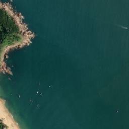 Satellite imagery of Rochers du Crâbe, VN