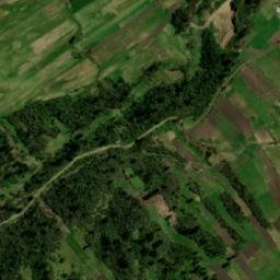 Satellite imagery of Cruzmaqui, EC