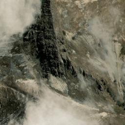 Satellite imagery of Cerro Puyuhuan, PE