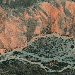 Satellite imagery of Lomas Bayas, AR