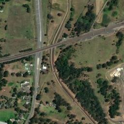 Satellite imagery of Carnes Hill, AU