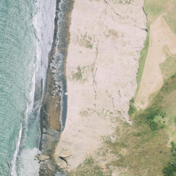Satellite imagery of MANUKAU SOUTH HEAD LIGHT, NZ
