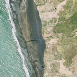 Satellite imagery of MANUKAU SOUTH HEAD LIGHT, NZ