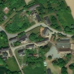 Manoir situé dans le bourg