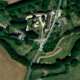 Ruines du château et vestiges de ses moyens de défense