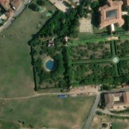 Domaine du château de Bagnols situé au Bourg