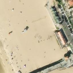 Sand Volleyball Court, Manhattan Beach, CA — aerial view