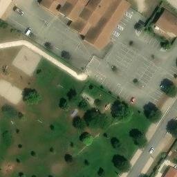 Volleyball Court near Châteauneuf-sur-Isère — aerial view
