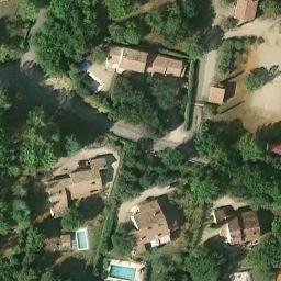 Volleyball Court near Saint-Saturnin-lès-Apt — aerial view