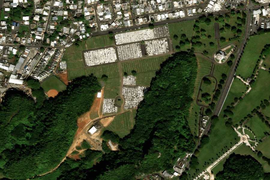 Vista satelital del cementerio con las tumbas ubicadas